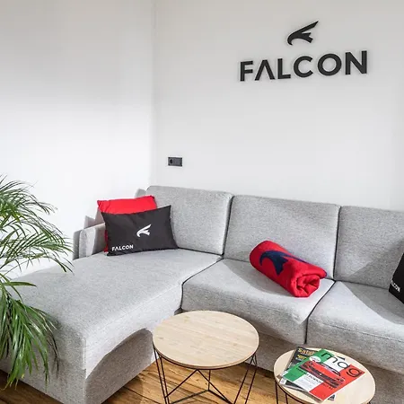 Falcon - Summercard Included 아파트 *
