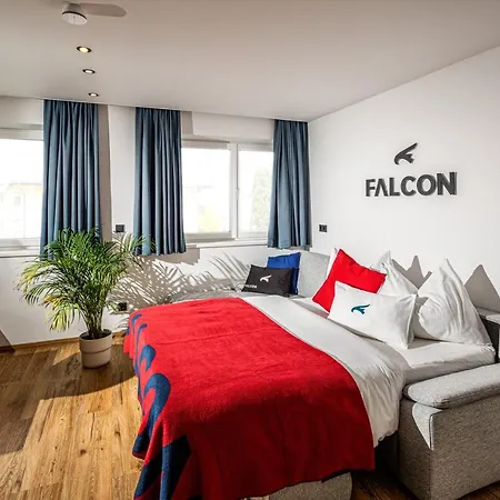 Falcon - Summercard Included Daire